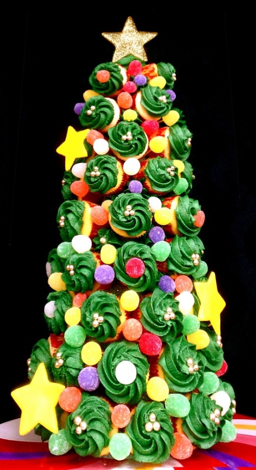 Holiday_Cupcake_Tree, green tree, dessert, cucpakes, christmas, cupcake, star, green, yellow, red, pink